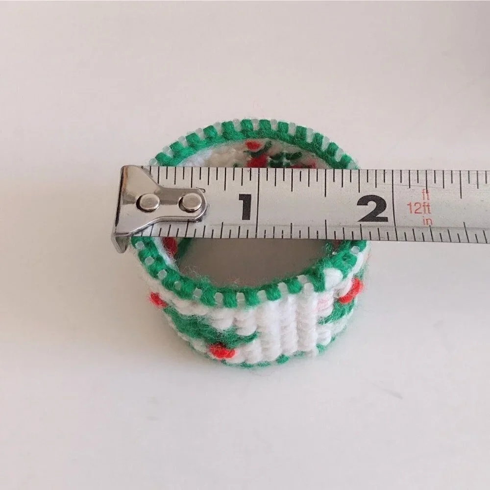 Vtg Set Of 25 Christmas Needlepoint Napkin Rings Holders Holly Leaf Red Berries